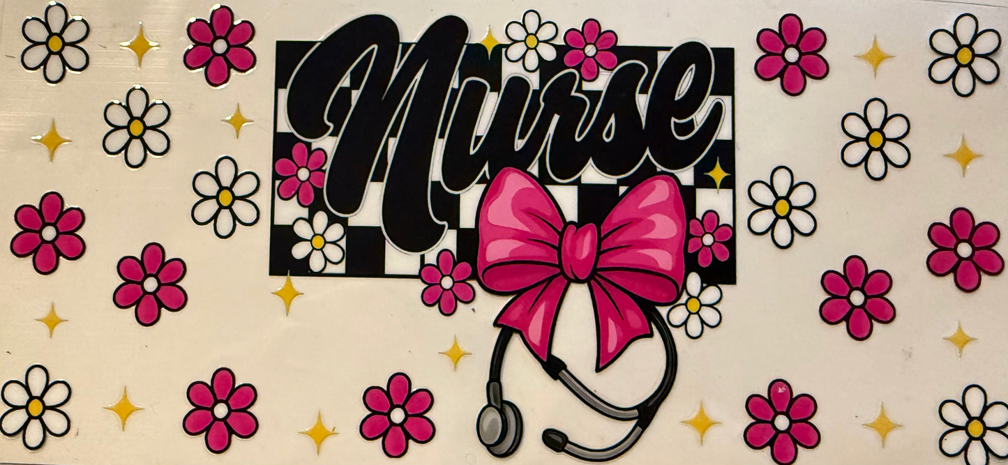 968 NURSE W/PINK & WHITE DAISIES
